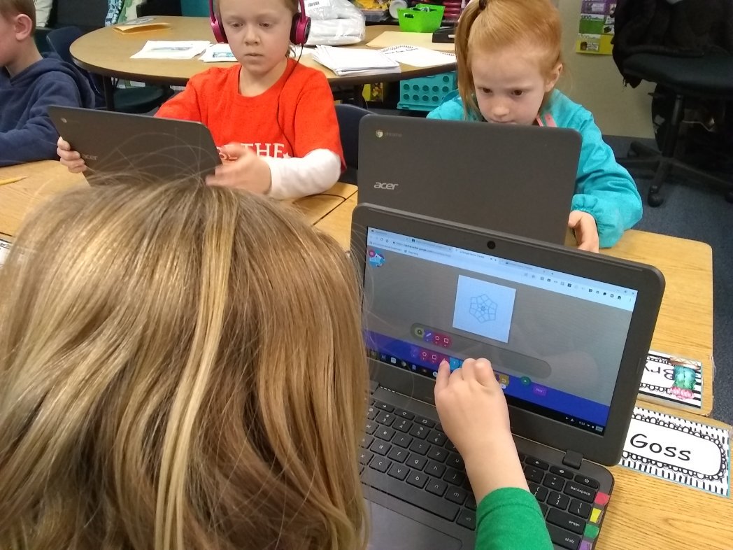 christysmith4th's tweet image. We enjoyed coding snowflakes and elves today for Hour of Code! #ProsperCodes @RuckerRocks @rlmiller137