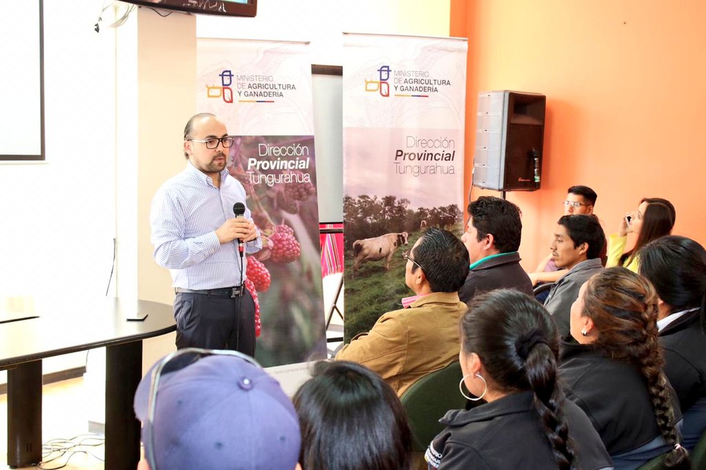 Hoy estuvimos junto a los técnicos y personal administrativo de @AgriculturaTun Ustedes son vendedores de esperanza a los agricultores, a los campesinos es hora de cambiar, una actitud positiva puede realmente convertir los sueños en realidad, lo hizo para mí #ActitudPositiva