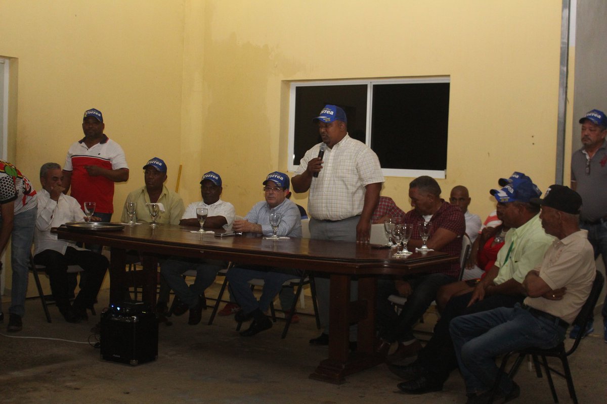 Con amor y las gracias a Dios, Julio César Correa Mena, inicia #aguinaldonavideño con los dirigentes políticos del municipio Jima. #Decisión2020rd 
<a href="/Jcesarcorrea/">Julio Cesar Correa</a>