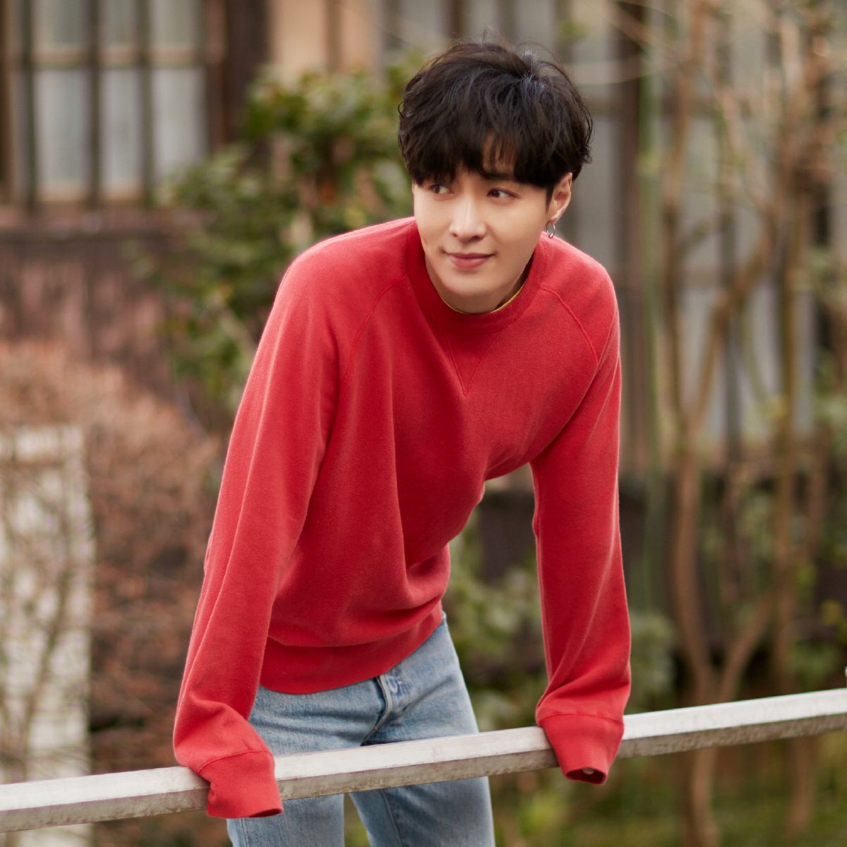 sulayaus's tweet photo. In the daytime, he’s Yixing, just a normal guy with a normal life, but there’s something about him that no one knows yet.

Junmyeon’s a successful young singer who also has a secret to keep and who happens to be Yixing’s crush.

Can they keep their secret lives and kwamis hidden? https://t.co/FrM9gymxHM