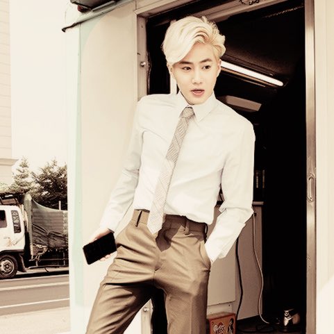 sulayaus's tweet photo. In the daytime, he’s Yixing, just a normal guy with a normal life, but there’s something about him that no one knows yet.

Junmyeon’s a successful young singer who also has a secret to keep and who happens to be Yixing’s crush.

Can they keep their secret lives and kwamis hidden? https://t.co/FrM9gymxHM