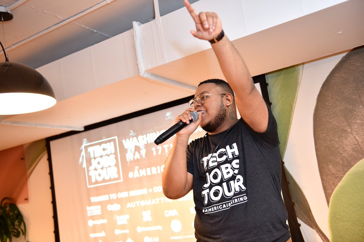 Michelle_Skoor's tweet image. This guy just wrapped the 2018 @TechJobsTour journey across the US #AMERICAISHIRING. He is greatness, he creates and builds amazing community at every tour stop and its been amazing to watch him success from Seattle to DC, Oakland to LA. @oscarsays__ you did it!