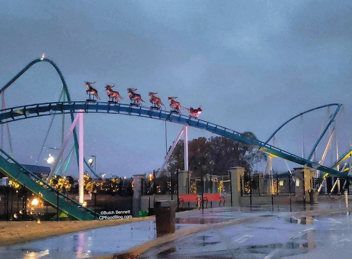 CaroFoodBlog's tweet image. We’re itchin’ to catch a ride on Santa’s sleigh during #MerryWinterfest at @Carowinds...lets get ready to ride!