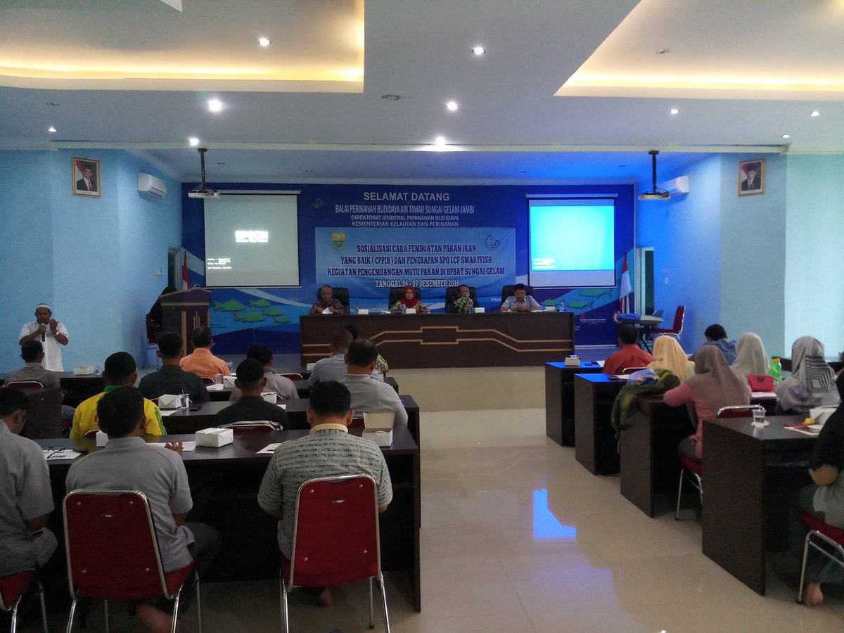 DJPB_SEIGELAM's tweet photo. Pembukaan sosialisasi (CPIB) dan penerapan SPO LCF Smartfish kegiatan pengembangan mutu pakan yang diselenggarakan oleh DKP prov.jambi.di buka oleh Kabid Budidaya dg peserta 40 org.terdiri dari Luhkan dan Pokdakan se prov. jambi.di BPBAT SG JAMBI.
@susipudjiastuti 
@BudidayaKKP https://t.co/mGsOjXSMrl