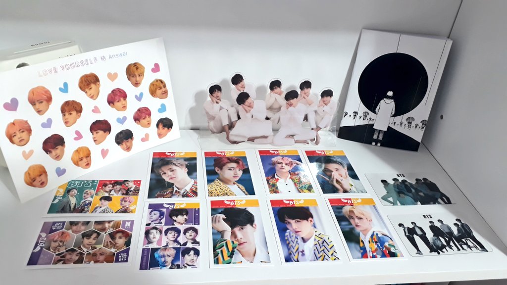hobiewrld's tweet photo. 🌒 SORTEIO LY + MONO 🌘 

Para participar basta me seguir e dar RT neste tweet.

- bloquinho MONO [fanmade]
- adesivos Answer [oficial]
- stand Tear [oficial]
- 10 photocards de Idol [fanmade]
- 2 photocards Tear [fanmade]

Resultado: 3 de janeiro.
Envio por minha conta [Brasil] https://t.co/wk7Y0ZYQUe