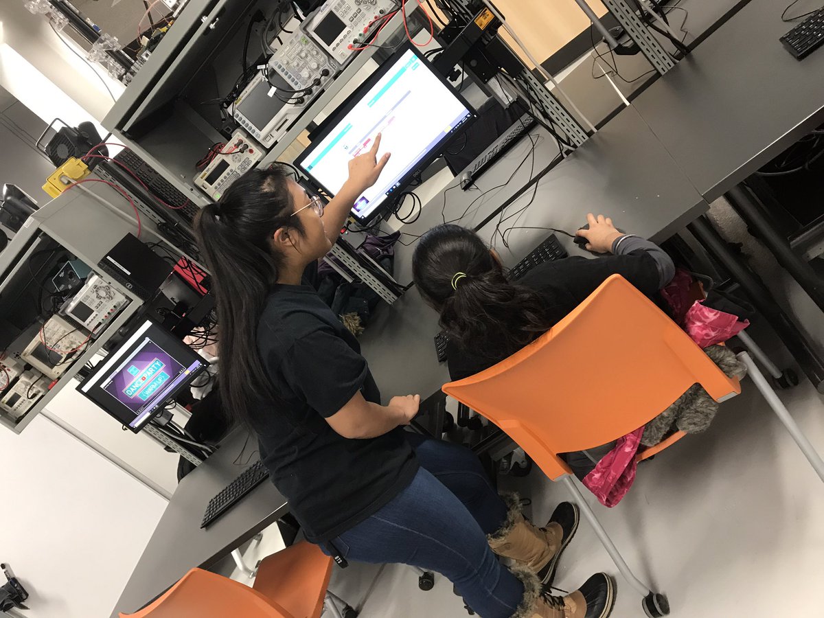 mehak_6's tweet photo. Just got back from my first #HourOfCode event! It was an amazing event. Thank you @frcteam4617 for helping out! It was the best way to teach kids about the importance of coding during #CSEdWeek. We had the best dance party!!! @CANFIRST @kimucooper @artijaveri https://t.co/SWNbxo9sFp