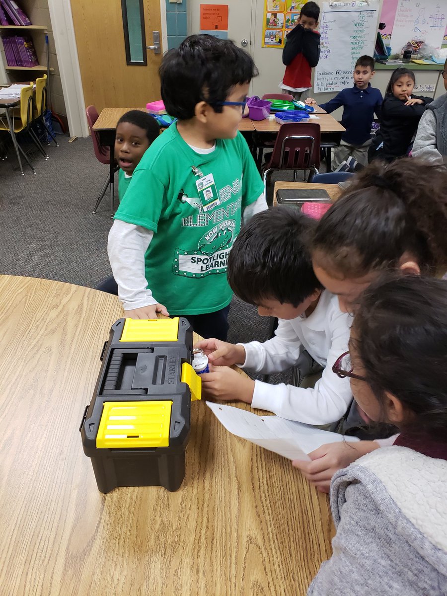 LizbethPorro's tweet photo. #BreakoutActivity was a success, #duallanguage #secondgraders @Youens_Gators loved it. They could follow step by step directions during reading, using Science content. Thank you @themsvillegas for letting us use your box and locks. @Youens_Tech https://t.co/pcsN8opZXr