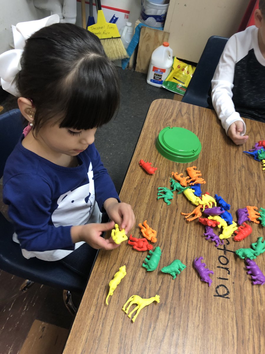 AmandaRyba76's tweet photo. Sorting and patterns!#scpsi https://t.co/wZf2DVNoGI