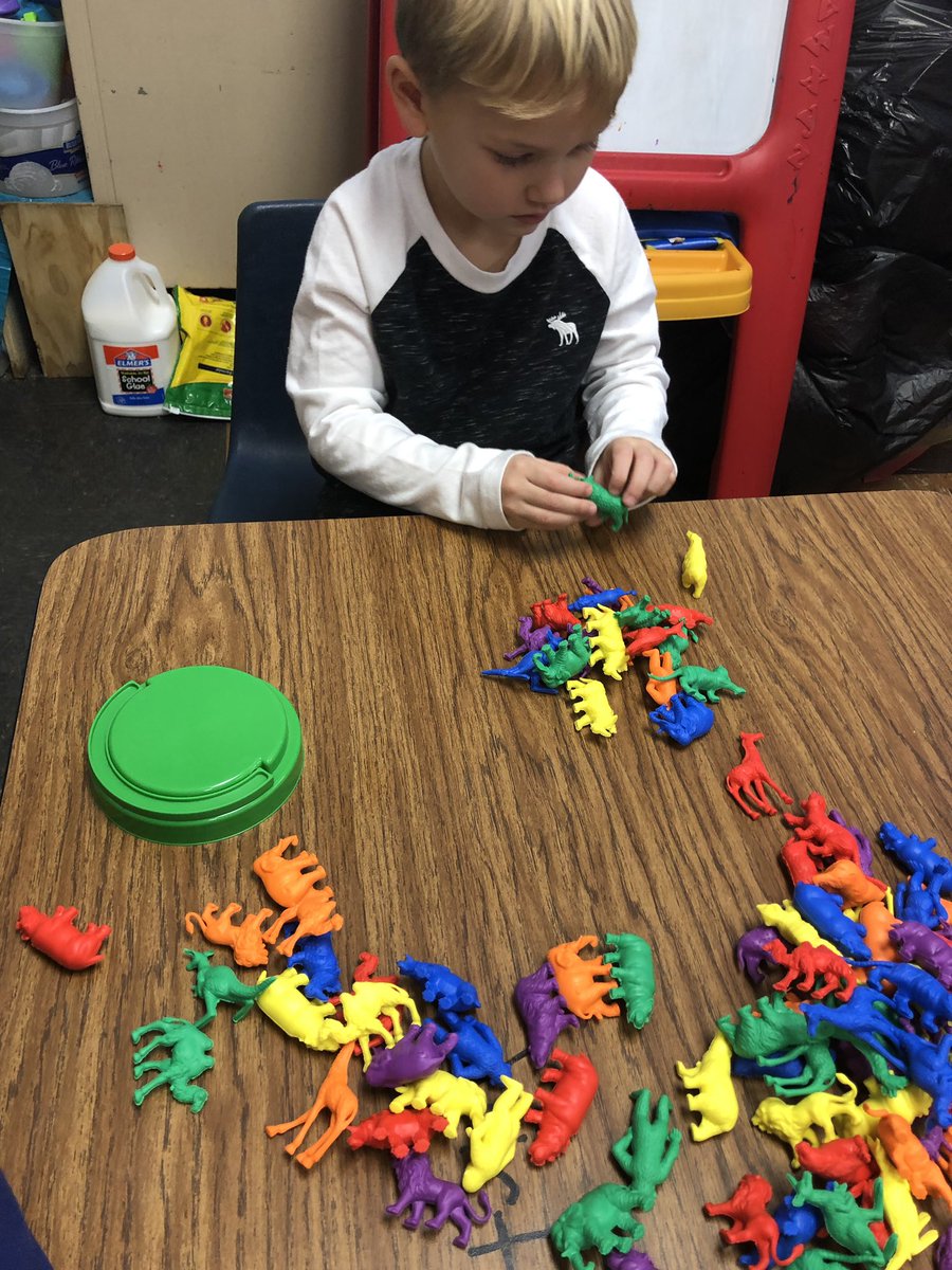 AmandaRyba76's tweet photo. Sorting and patterns!#scpsi https://t.co/wZf2DVNoGI