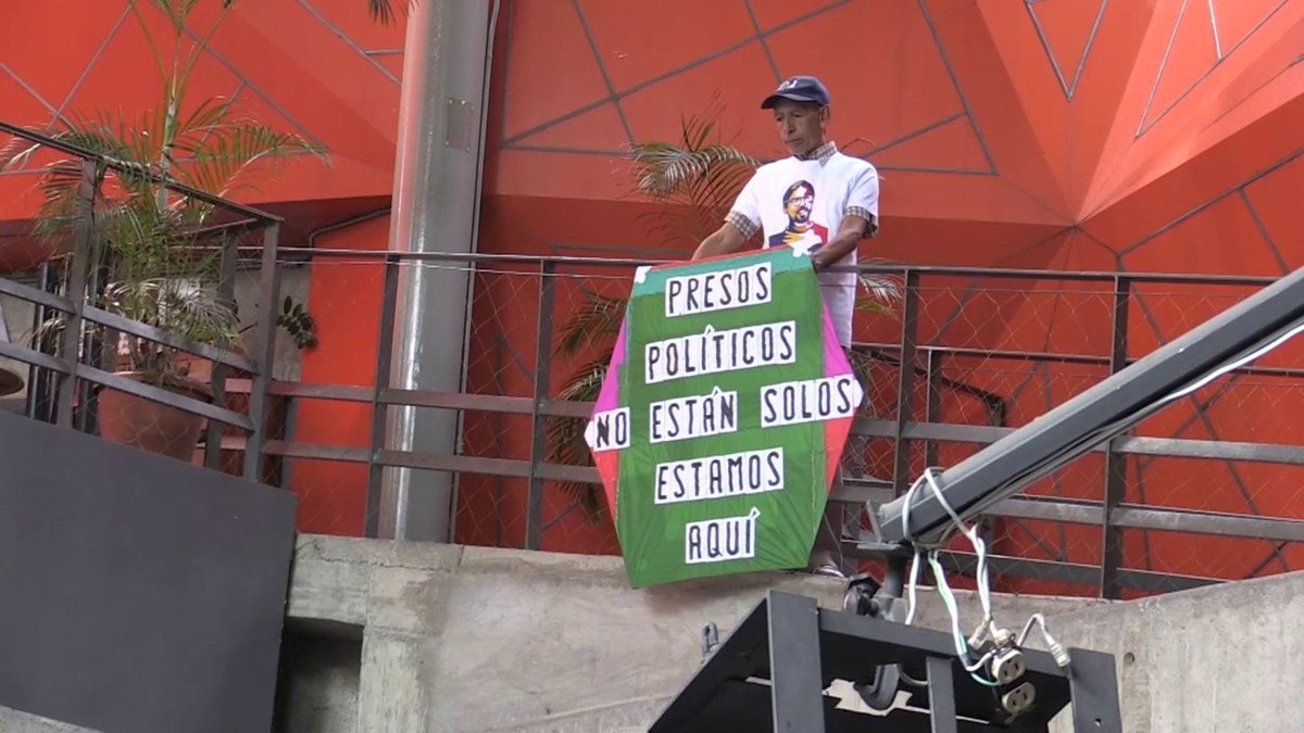 Meet Venezuela's Kite Man: Rafael Araujo bit.ly/2RD29Bu?utm_so… https://t.co/xVCmdSaeuK