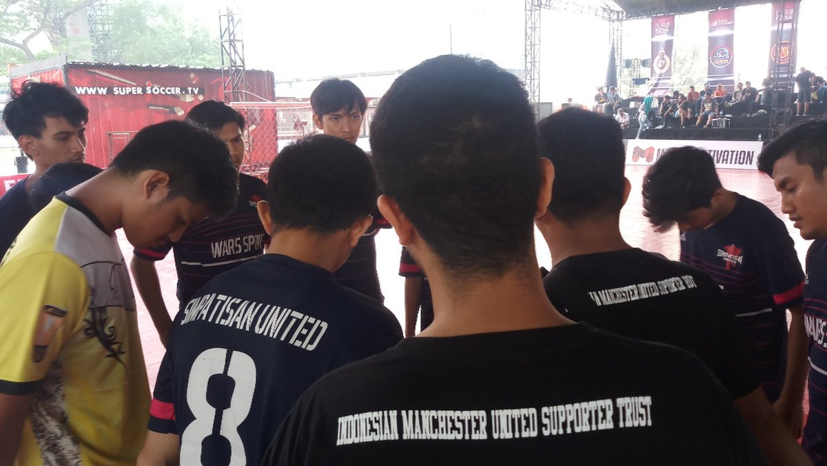 Alhamdulillah FT: SIMPATISAN UNITED TANGSEL 3-1 ROMA GARUT. Berharap keajaiban mohon doa nya
#YOUC1000ISOTONIC 
#WEAREUNITEDID 
#SIMPATISANUNITED