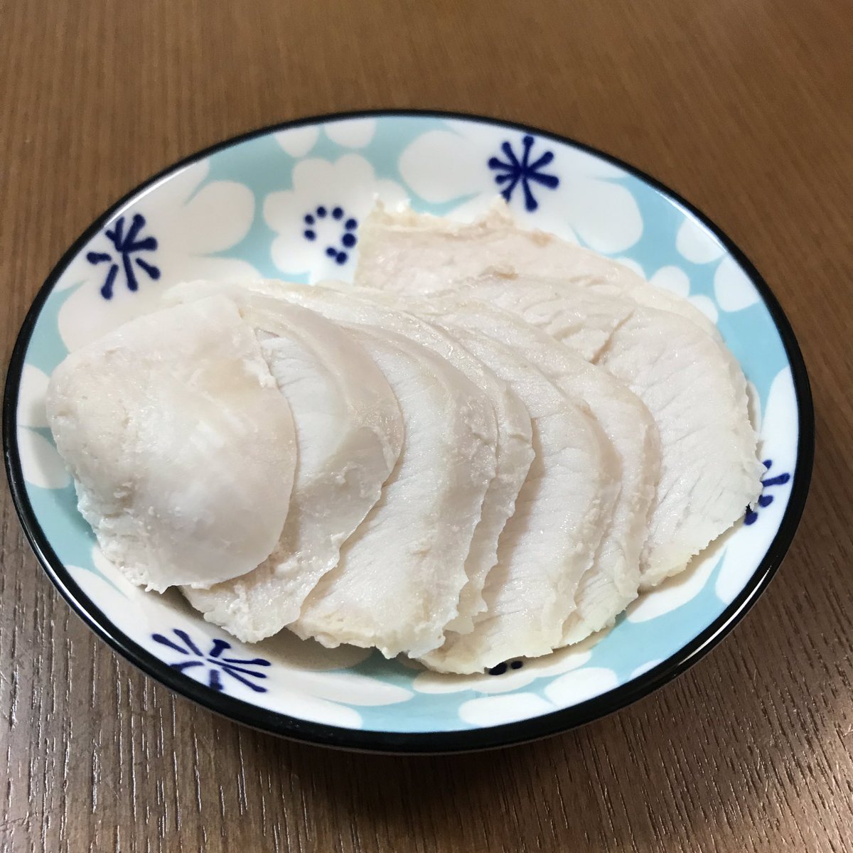 しの 日々のこと Pa Twitter この前鶏胸肉買ったから アイラップ で鶏ハム 作ったー レシピはククパ参考です お塩入れすぎたかもー と思ったけど ピンクソルトだからかそこまで塩気は強くないかな 薄く切ることもできたし うん これは美味しい 気をつけないと