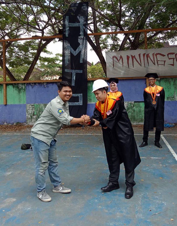 Salam Tambang!

Selamat untuk Wisudawan/Wisudawati HMTP(S1) Universitas Mulawarman. Semoga Sukses untuk kedepannya.