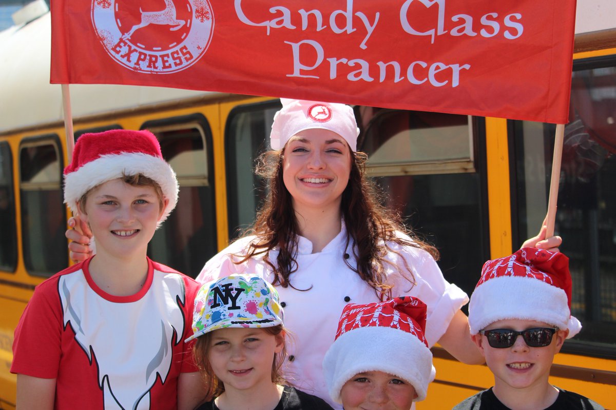 LaurenMichela1's tweet image. North Pole Express! Great way to start the Christmas Holidays! #npe2018 #sELFie