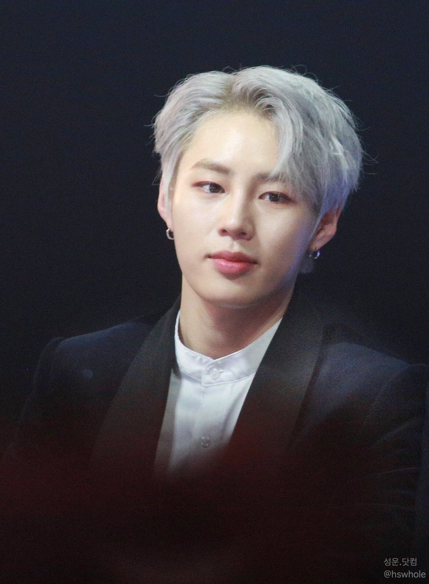 hswhole's tweet photo. 181201 MMA

3:22 얼굴 천재 하성운 탄생 ♡~♡ 

2차가공 NO 로고크롭 NO

#HASUNGWOON #SUNGWOON #하성운 #성운  #ハソンウン #河成云 #워너원 #WANNAONE #봄바람 #불꽃놀이 #SPRINGBREEZE #FLOWERBOMB #MMA #MMA2018 #SPRINGBREEZE8THWIN https://t.co/NpZ046zGgy