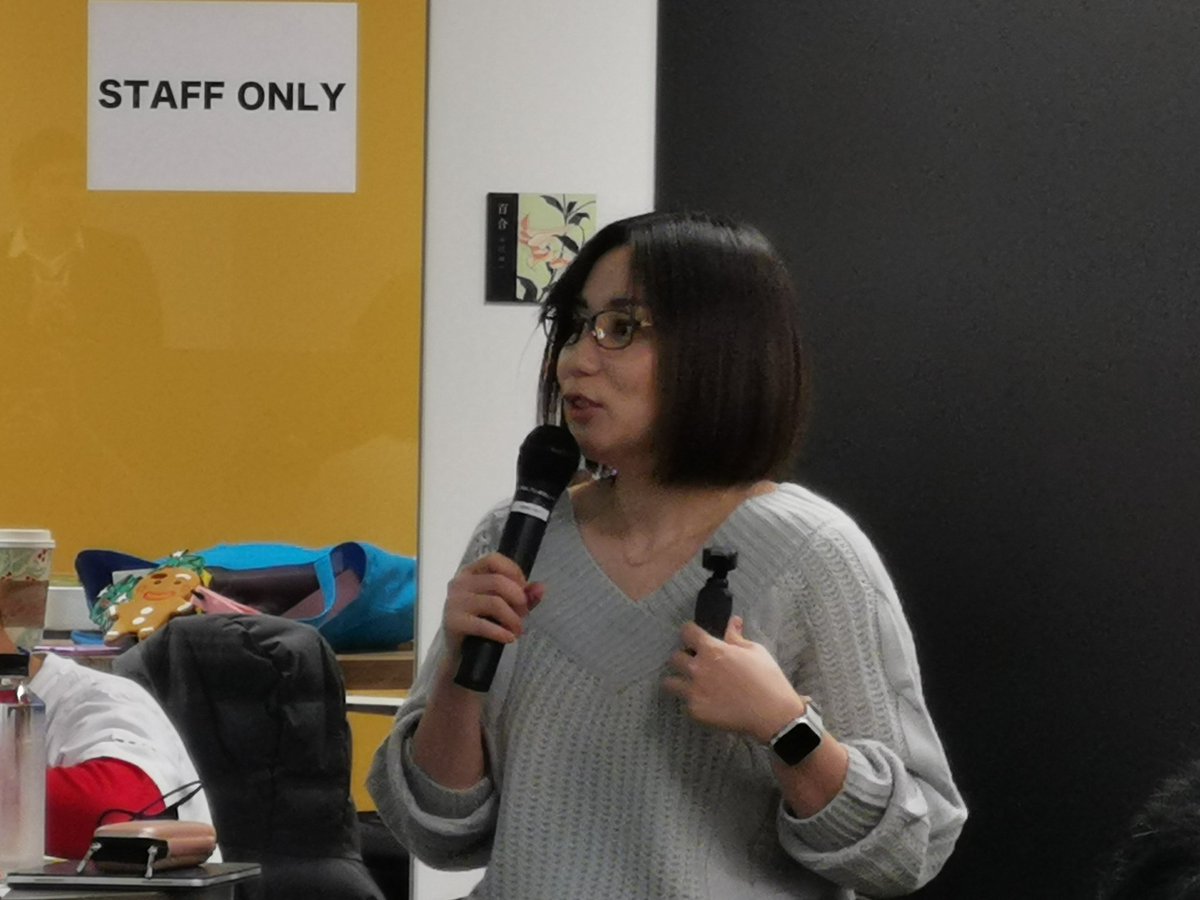 ジャイアン鈴木 Dji Osmo Pocketを披露する弓月さん Engadgetjp