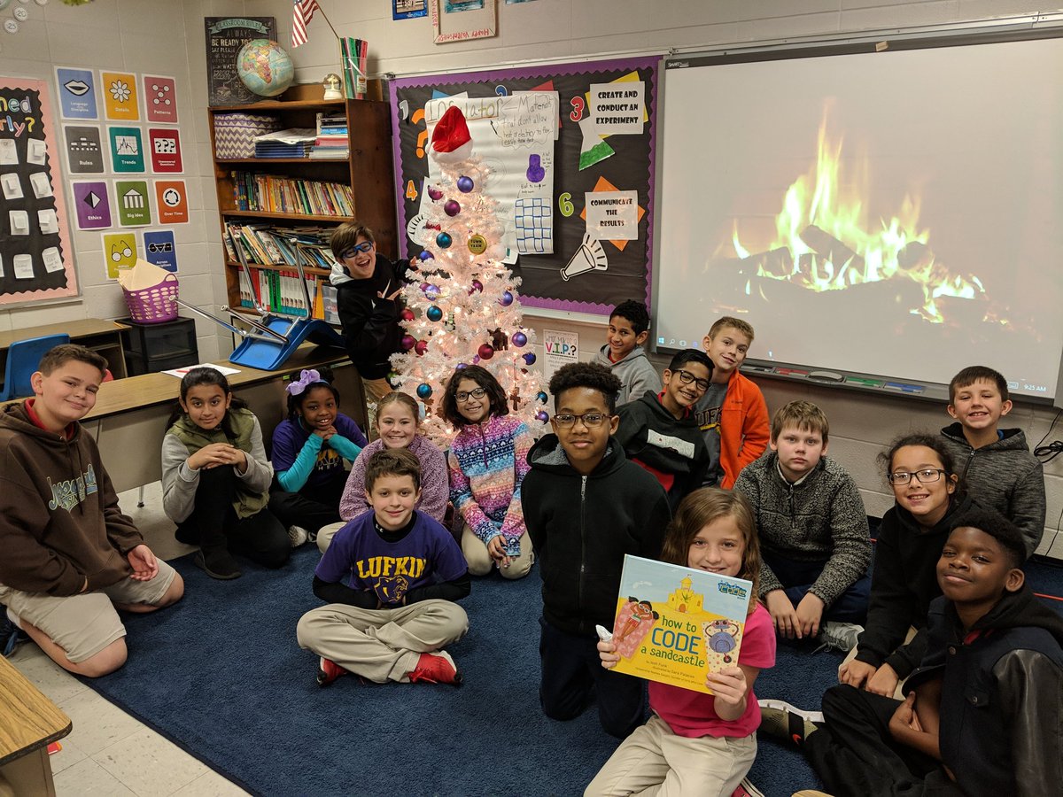 JBarnett_LISD's tweet photo. We kicked off our #HourOfCode2018 with the book "How to Code a Sandcastle" which taught students terms associated with coding. Then we enjoyed @codeorg. Students had a blast coding their own dance party, games, and art. #LufkinCodes #LPNoLimits #OnwardandUpward https://t.co/sMYpJkMH7L