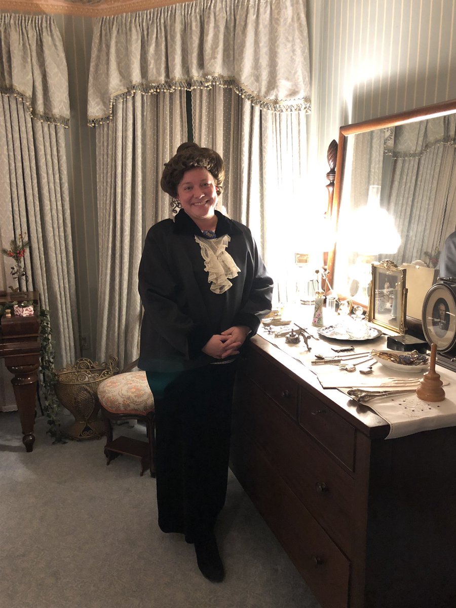 KerrMuseum's tweet photo. Great night at the Kerr Victorian Twilight Christmas Tour. #MrsKerr #DrKerr #Virginia #carolers https://t.co/3olg4vjO9v