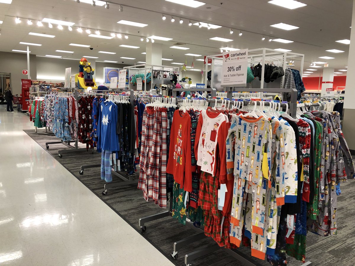 Specialty0927's tweet photo. T1888 is getting after fill and merchandising to create impactful sleepwear statements! #CartwheelDeal #DrivingSales #GuestCentric @nikki_j1981 @JustinkalebMe https://t.co/lKRpf7ClX3