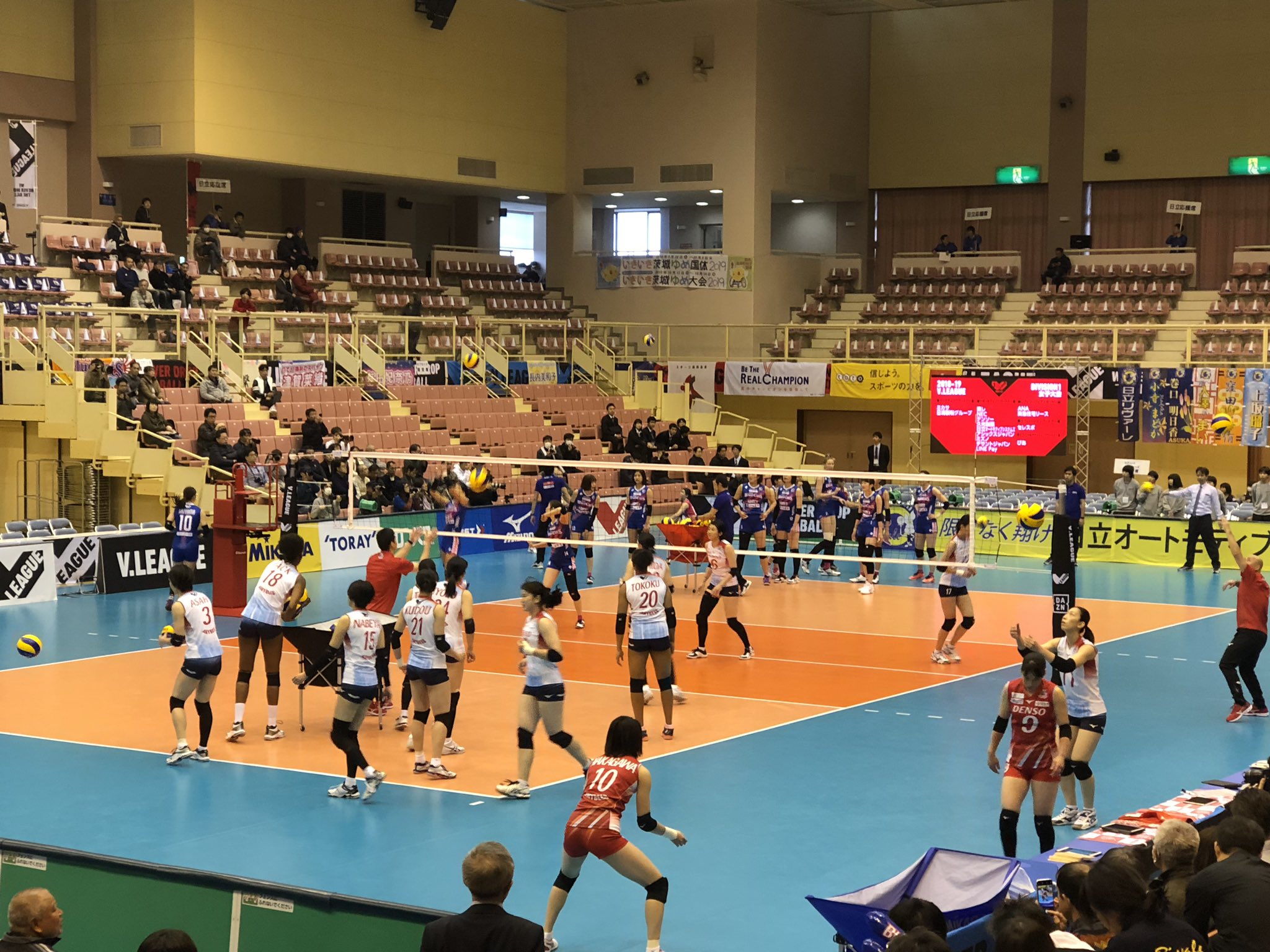 デンソーエアリービーズ Denso 今日の試合 18 19 V League Division1 Women 第9戦 デンソーエアリービーズvspfuブルーキャッツ まもなく試合開始です Vリーグ Vleague ひたちなか市総合運動公園総合体育館 エアリービーズ Airybees