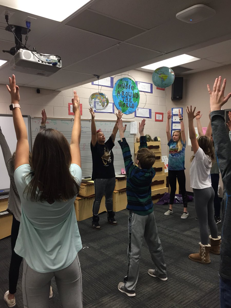 MrBranningmusic's tweet photo. Thank you so much to Helen Estrella from #motiondance company coming in today to teach jazz/ theatre style dance! The students are so lucky to have this opportunity and learned so much!!! We loved it! #HeritageExplorers #danceunit #musiceducation https://t.co/fJOrMMvMYp