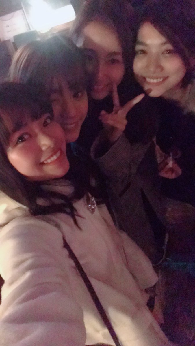 牧野桃美 もみー 関西上京組で忘年会だったよ 久々にたのしくわいわいした 3年前 大阪でみんなでウォーキングレッスンしたりしてたのが懐かしいね マキノ ドレスコード忘れて その前のお仕事のお洋服で真っ白きてしまった 牧野桃美 もみー 関西上京組で忘年会だったよ 久々にたのしくわいわいした 3年前 大阪でみんなでウォーキングレッスンしたりしてたのが懐かしいね マキノ ドレスコード忘れて その前のお仕事のお洋服で真っ白きてしまった