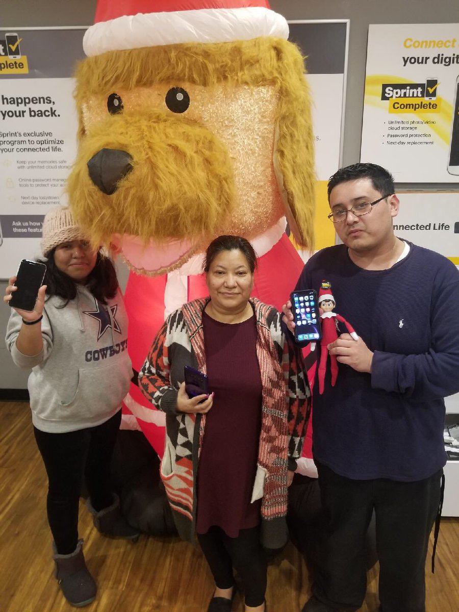 Cane made some new friends today, <a href="/PerrisSprint/">Sprint Perris</a>  welcomes the Hernandez family to Sprint. We hope you enjoy your new phones, speaker and Sprint Drive 🚘 <a href="/DannyIsho/">Danny Isho</a> <a href="/SDMikeE1331/">mike eccher</a>