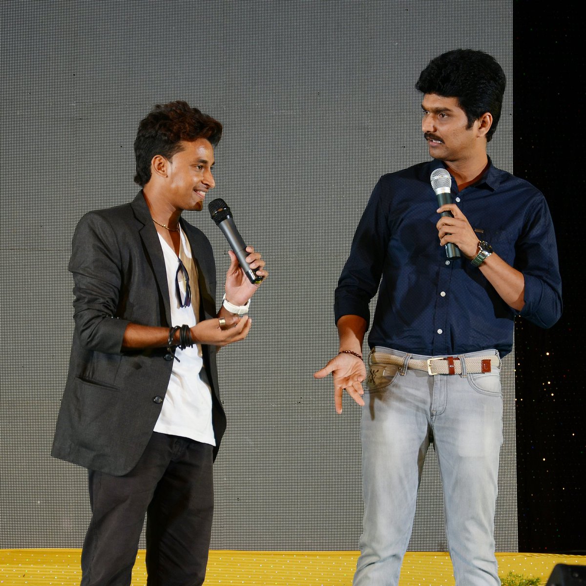 AshikAnchor's tweet photo. Event Mode๐
Glad to Share Stage with #VijayTv_Fame #Erode_Magesh_Anna
#VaieyadiPulla #AshikAnchor #EventMode #CollageEvent #AnnualDay #Celebrites #VijayTvFame #Erode_Magesh #Judge #StayHappy #stayblessed #positivevibes #LuvMyJob #proudToBeAnchor #LuvUAll https://t.co/HbsRl28hLR