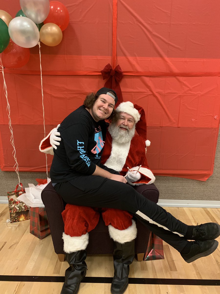jacksonwatson23's tweet photo. What’s the difference between me and Santa Claus? Santa only has 3 hoes 😎 https://t.co/76bakBBvjJ