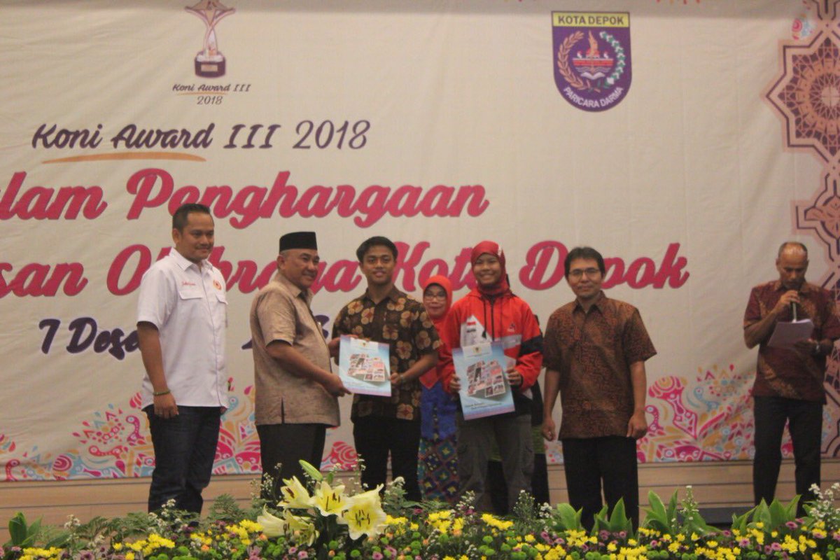 IdrisAShomad's tweet photo. Ini merupakan salah satu bentuk apresiasi Pemkot Depok terhadap insan olahraga yang telah mengharumkan nama Depok

(Malam Penghargaan KONI Award, 7/12/2018) https://t.co/hUb1SRkXgu
