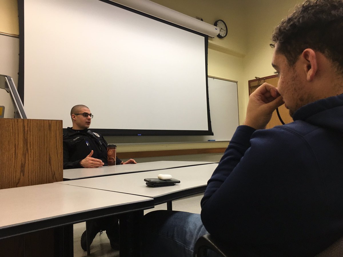DChiWSU's tweet photo. Great presentation with the @PullmanPolice! https://t.co/IkVeAorZjL
