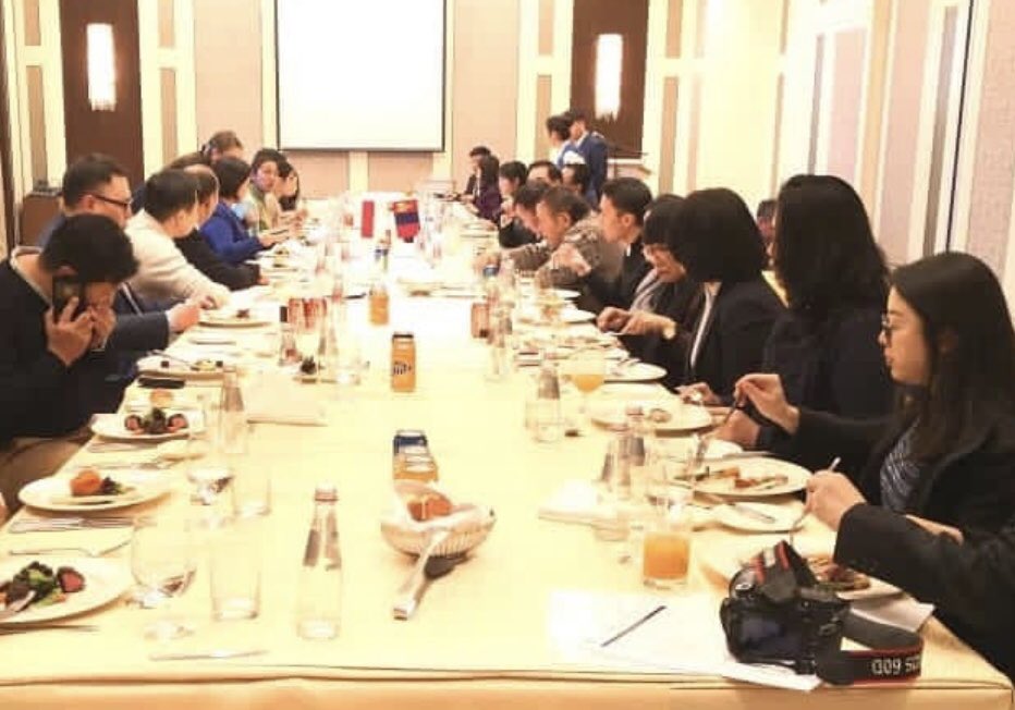 KBRI_Beijing's tweet image. 1.Indonesia-Mongolia #Business Dialogue &amp;amp; Gathering di Ulaanbaatar dihadiri Pejabat Tinggi Kemlu Mongolia, Chairman of Mongolian National Chamber of Commerce &amp;amp; para pebisnis Mongolia. Kehadiran KBRI Beijing dipimpin #Dubes RI @DjoOratmangun sangat berkesan bagi Mongolia @Kemlu_RI