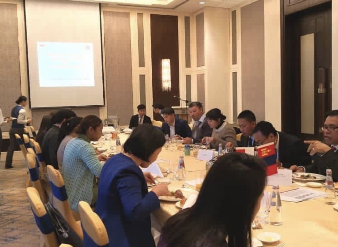 KBRI_Beijing's tweet image. 1.Indonesia-Mongolia #Business Dialogue &amp;amp; Gathering di Ulaanbaatar dihadiri Pejabat Tinggi Kemlu Mongolia, Chairman of Mongolian National Chamber of Commerce &amp;amp; para pebisnis Mongolia. Kehadiran KBRI Beijing dipimpin #Dubes RI @DjoOratmangun sangat berkesan bagi Mongolia @Kemlu_RI