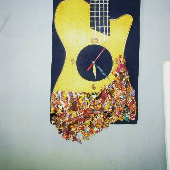 Iam_MimiNation's tweet photo. Customised Guitar clock. (Suitable to transform your interiors)😍
This is was ordered as a gift to the latest couple in town.
Hear an advice today, and order an art endowed gift for the next wedding or birthday party,  you will be attending!😂.
Oh it's functional too. Thanks. https://t.co/ZcAqi2MpIl