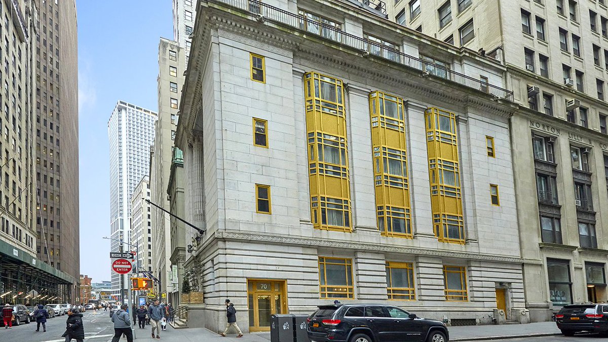 MansionGlobal's tweet photo. If you've ever wanted to build your own palace in Manhattan, here's your chance. https://t.co/F9zCHPwnLj https://t.co/7otpi8ykin