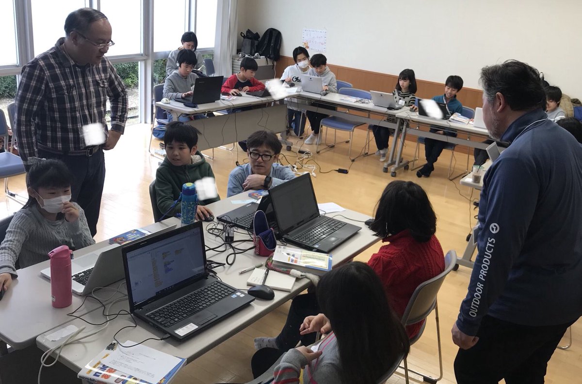 CoderDojoMoriya's tweet image. 今日は1月から開催する #茨城県 のコーダー道場 #CoderDojo日立 #CoderDojoひたちなか #CoderDojo水戸 #CoderDojo古河 #CoderDojoつくば #CoderDojo守谷 6カ所合同開催の #いばらきプログラミングチャレンジU18 に向けて、こんなの作りたい!をワイワイガヤガヤ作り始めました♪ #Coderdojo