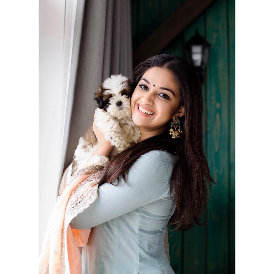 Keerthians's tweet photo. Smiling Queen @KeerthyOfficial 

#KeerthySuresh https://t.co/8A6nfrpJ1E