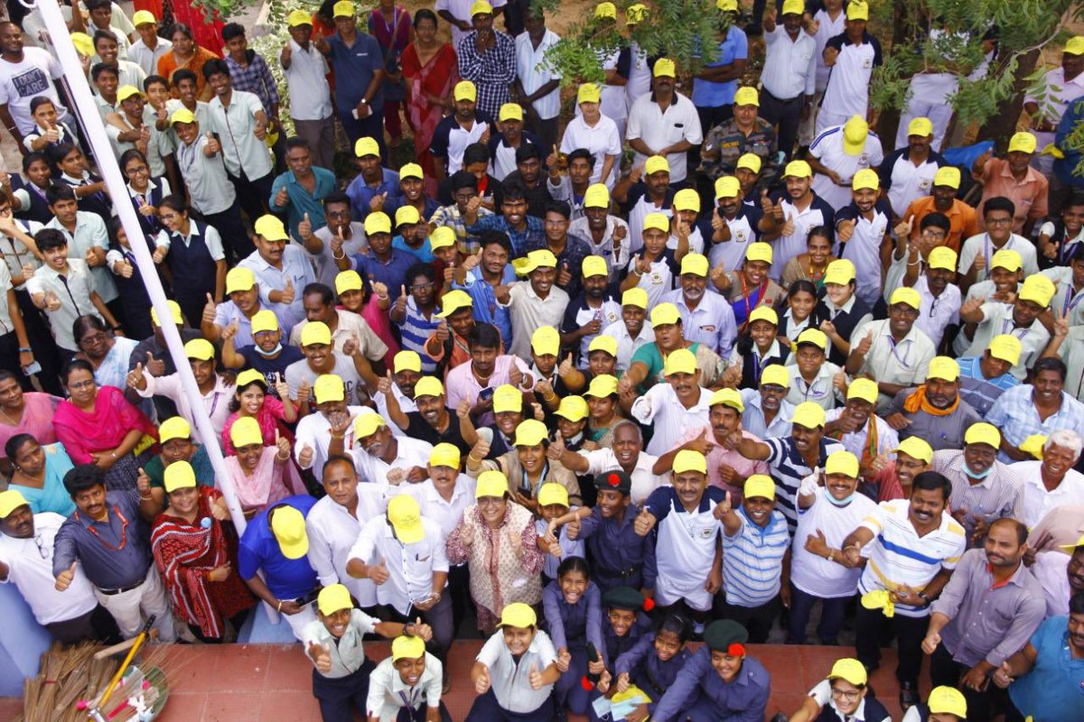 thekiranbedi's tweet photo. #SwatchtaHiSewa today at Fishing Harbour. Promoting inclusive respect for sanitation and hygiene.
Hereafter Fisheries Dept,
Coast Guard, Coastal Police,
Boat Owners Association with volunteers will together do this drive every Saturday 7AM. Also fumigate premises @swachhbharat https://t.co/BhnYjS5vbI