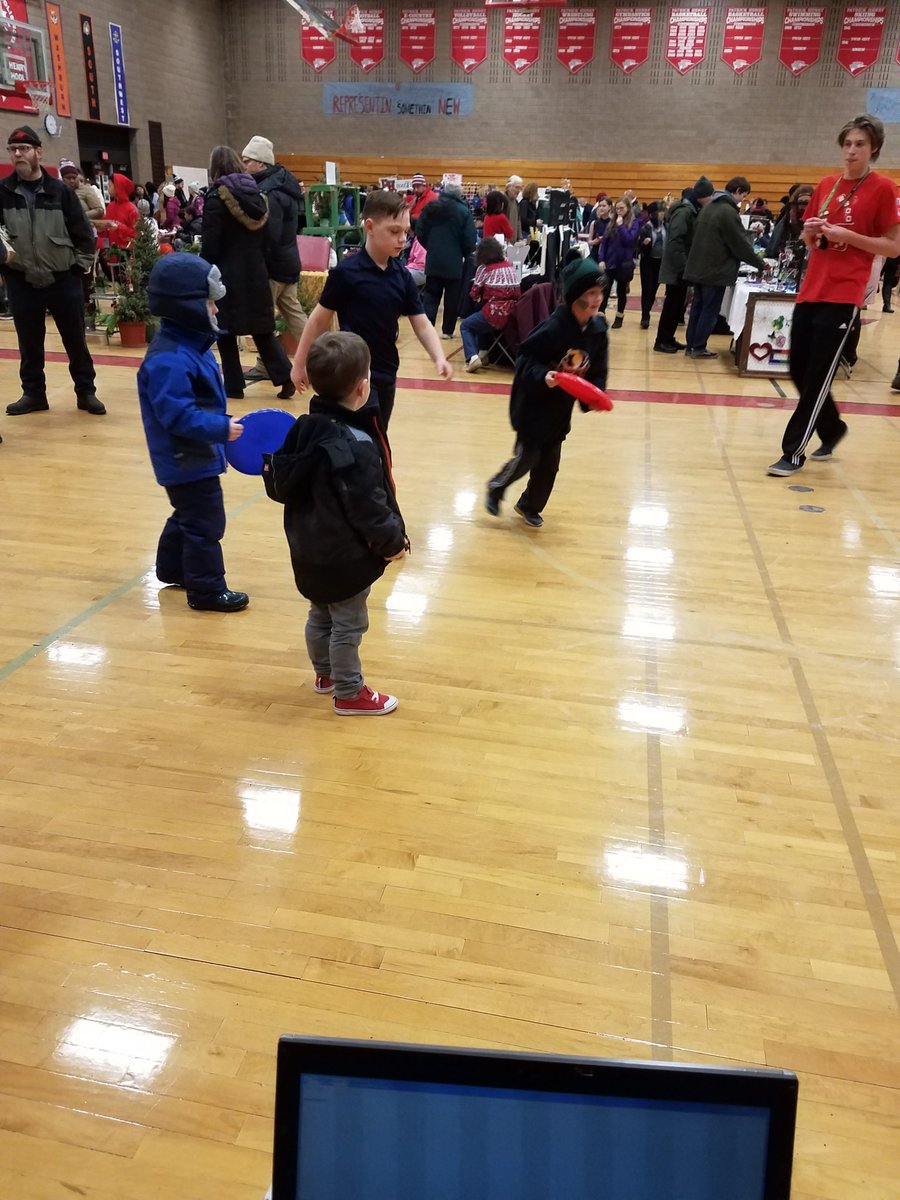 FRC2500's tweet image. Holiday on 44th was a blast! We were busy teaching how to drive, talking 3D printing, and different electrical activities! More pics to come! #omgrobots #HolidayOn44th #ConnectingWithCommunity #STEMisFun