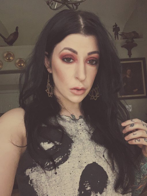 I found an old shirt that I&rsquo;ve deeply missed. 💀 https://t.co/SnywpGC7kL<a href="/tag/bikini"class="tags"><span>#bikini</span></a><a href="/tag/poolparty"class="tags"><span>#poolparty</span></a><a href="/tag/90sbaby"class="tags"><span>#90sbaby</span></a>