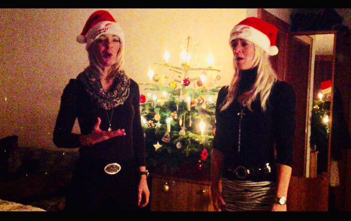 StefTwinsofRock's tweet photo. ....we LOVE Christmas πβ¨ Time to forgive ..Time to give..Time for Peace for everyone ππΌβ¨ππ
πΌπ #twinsofrock #stefsharyangel #ladygaga #christmas #love #peace https://t.co/TAwNKORln3