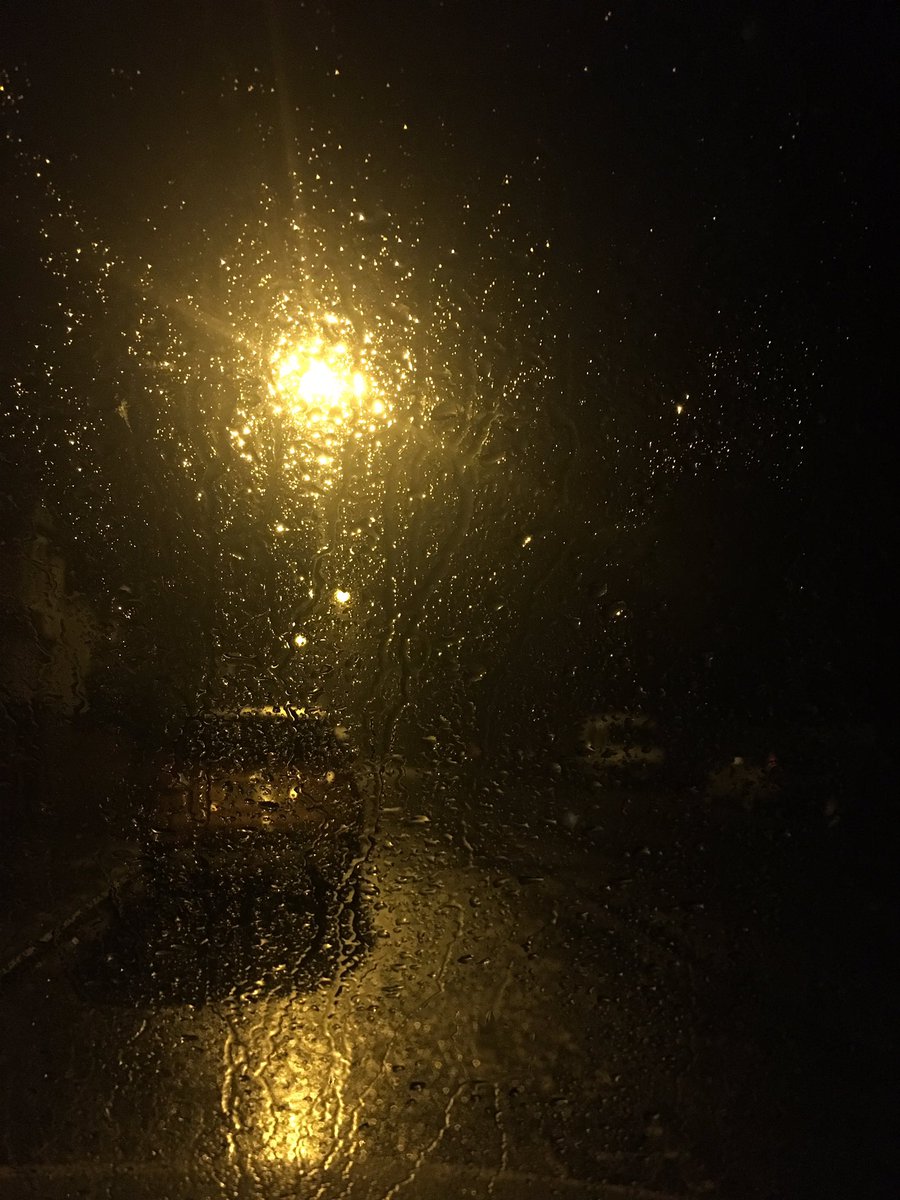 ivorbend's tweet image. Long run day this morning and it’s grim out. Royston Whitney pack a coat it’s wet n windy. #6amClub #training #relentlessforwardprogress #wetnwindy #lsr