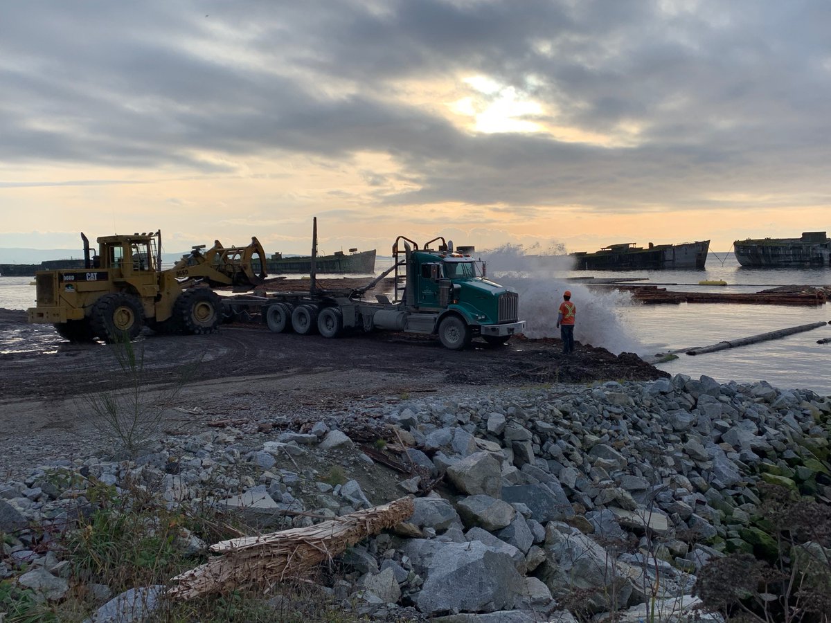 ForestechTim's tweet image. T’lamin Lake Contracting and Goat Lake Forest Products dropping a bundle into the mill pond a couple of weeks ago in between storms. #wheelloader #logtruck #pushoff #westcoastlogging #bclogging #bcforestry #sunshinecoast #splash