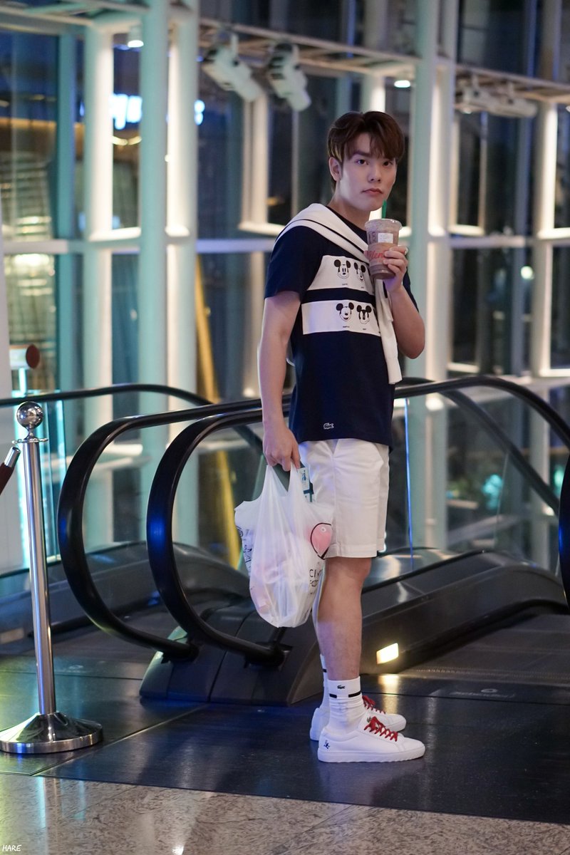 Hareshine's tweet photo. ไปไหนอ่ะ..ไปด้วยได้ป่ะ 😉

#พี่เตอร์สินกำ #SBFIVE 
#Lacosteth #LacostexDisney https://t.co/NIo253TK9B