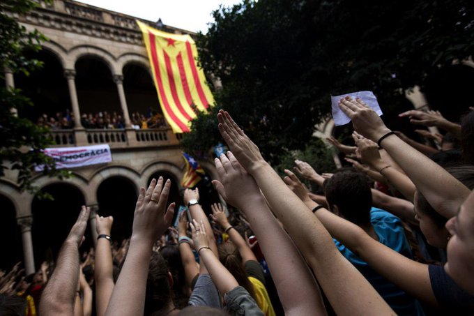 Morpheus11M2004's tweet photo. @xandreudo @monosterry @amontserratb @SolanesPep @susomalvi @Luismibenito @JuecesAPMCAT @Arran_jovent Mientes pero la historia NO 

#ERC nace del partido #EstatCatala  #Escamots o #CamisasVerdes copia #CamisasNegras d #Musolini y #CamisasPardas d #Hitler 

El Consejo Gobernación d #Compsnys llamado #ElDuceCatalan tras intento Golpe Estado 1.934 se esconde en Italia #Mussolini https://t.co/AD3Wf3MO8e