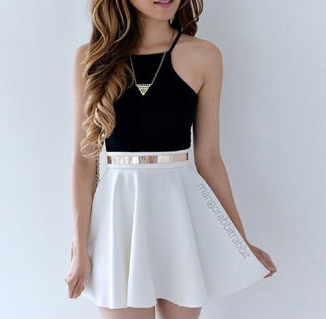 threadsofthrea1's tweet image. 🖤jupes blanches, haut rentrée🖤