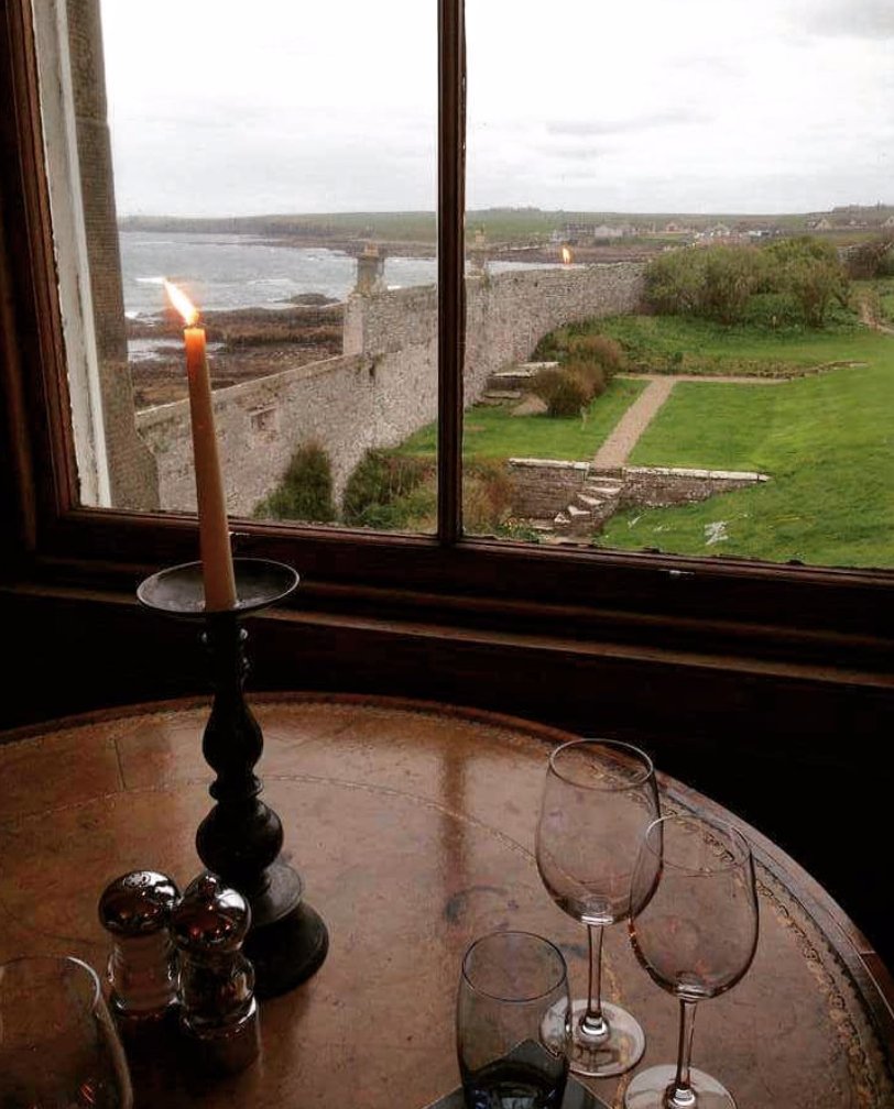 'Dinner with a view' - what a wonderful moment captured by Alec, a guest who found a warm welcome at Ackergill Tower during an #NC500 trip! 

#AckergillTower #NorthCoast500 #VisitScotland