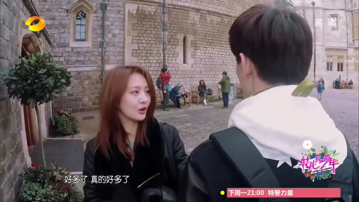 YangShuangPH's tweet photo. There's something awfully familiar with this jacket. The stars are... 🤔

#ZhengShuang #YangYang #YangShuang #YangShuangPH #郑爽 #杨洋 #洋爽 https://t.co/0SmGCtL0gO