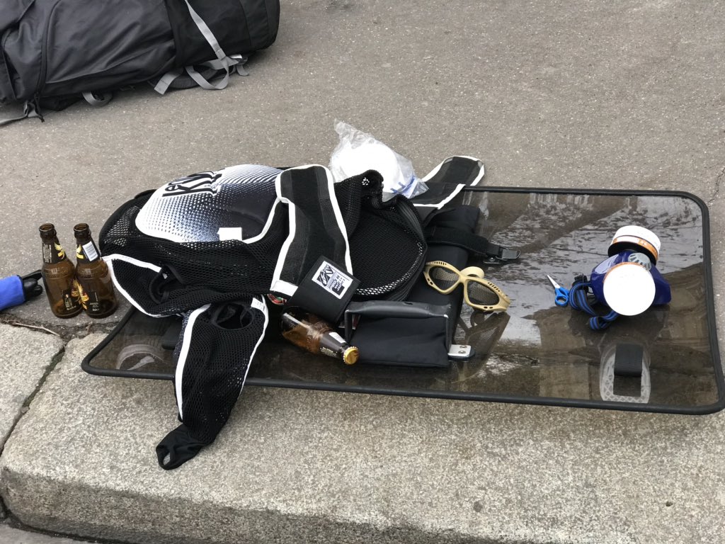 #giletsjaunes #paris “armas” confiscadas