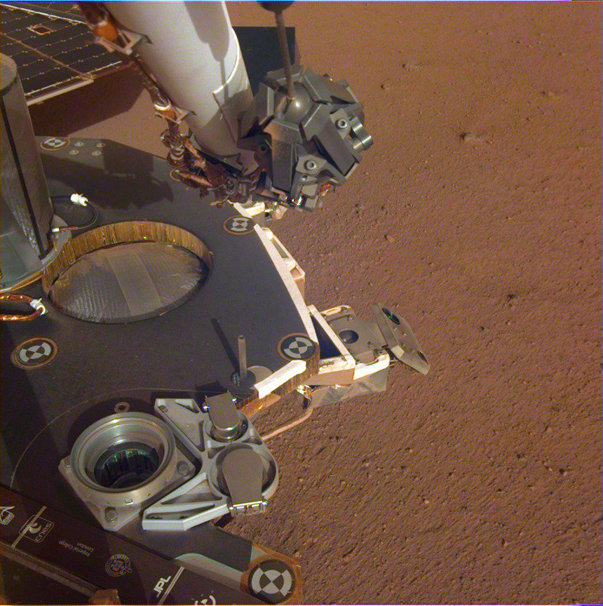 The Imperial College logo is on the Mars Insight lander! (bottom left, upside down in this photo).